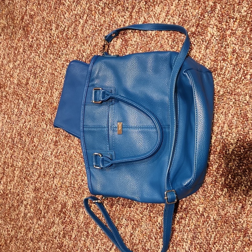 Thirty-one Jewell purse with extra zip pouch.